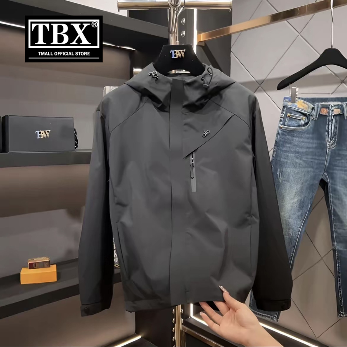 高端欧货软壳冲锋衣外套男士2025新款爆款春秋季休闲夹克男款冬装