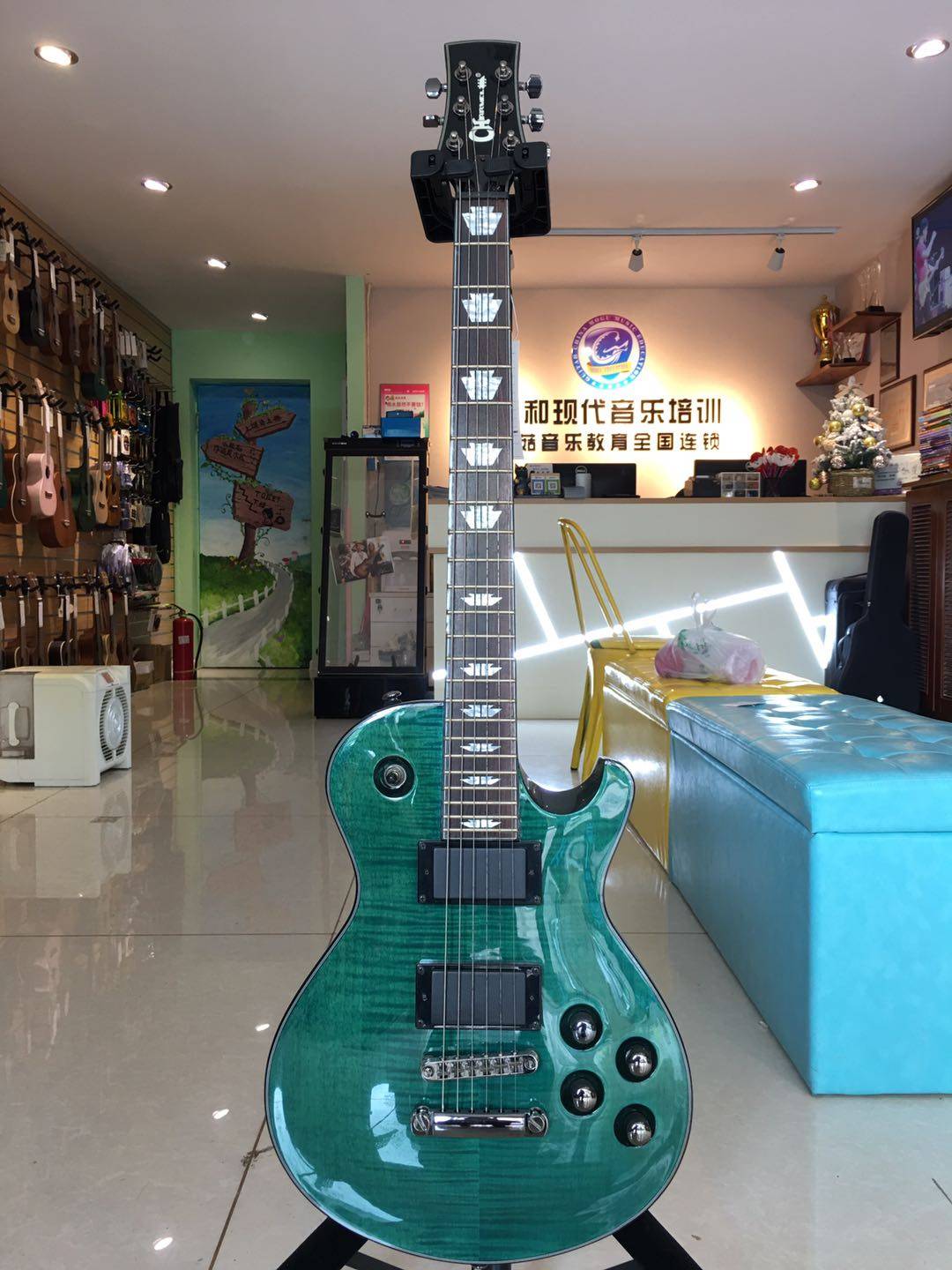 CHARVEL DS2系列LP款电吉他蓝色虎纹枫木贴面演奏琴