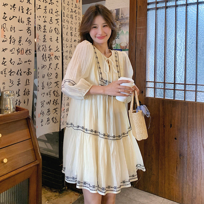 清冷艺术感穿搭米白色连衣裙女2025夏季新款小个子民族风娃娃裙子,女装连衣裙,浙宝205