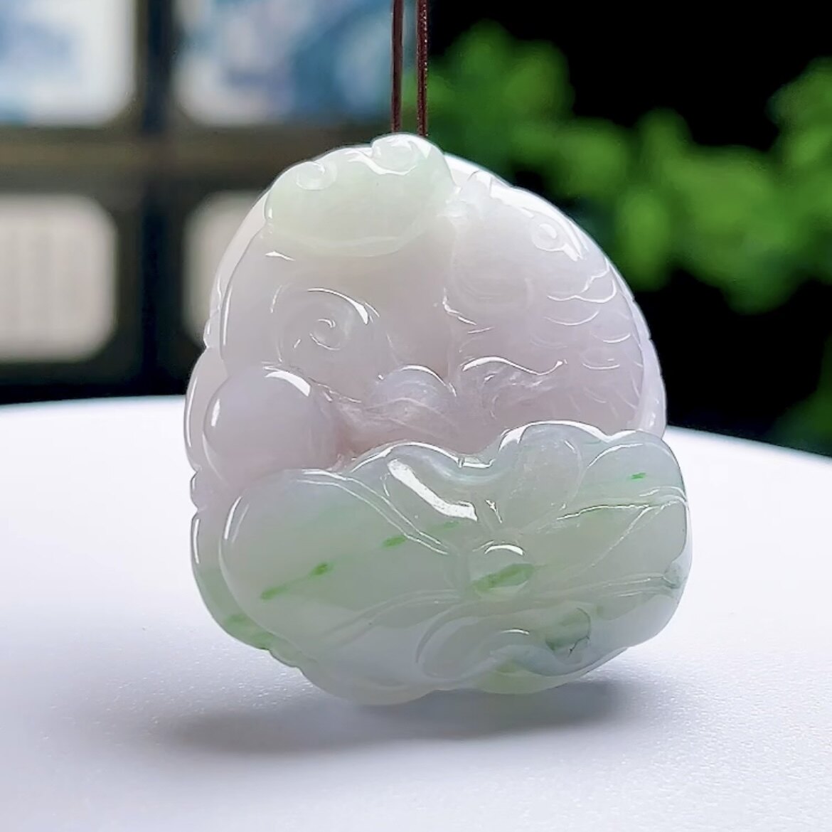 天然A货玉石锦鲤鱼玉坠缅甸翡翠淡紫飘花年年有余吊坠荷叶鱼挂架