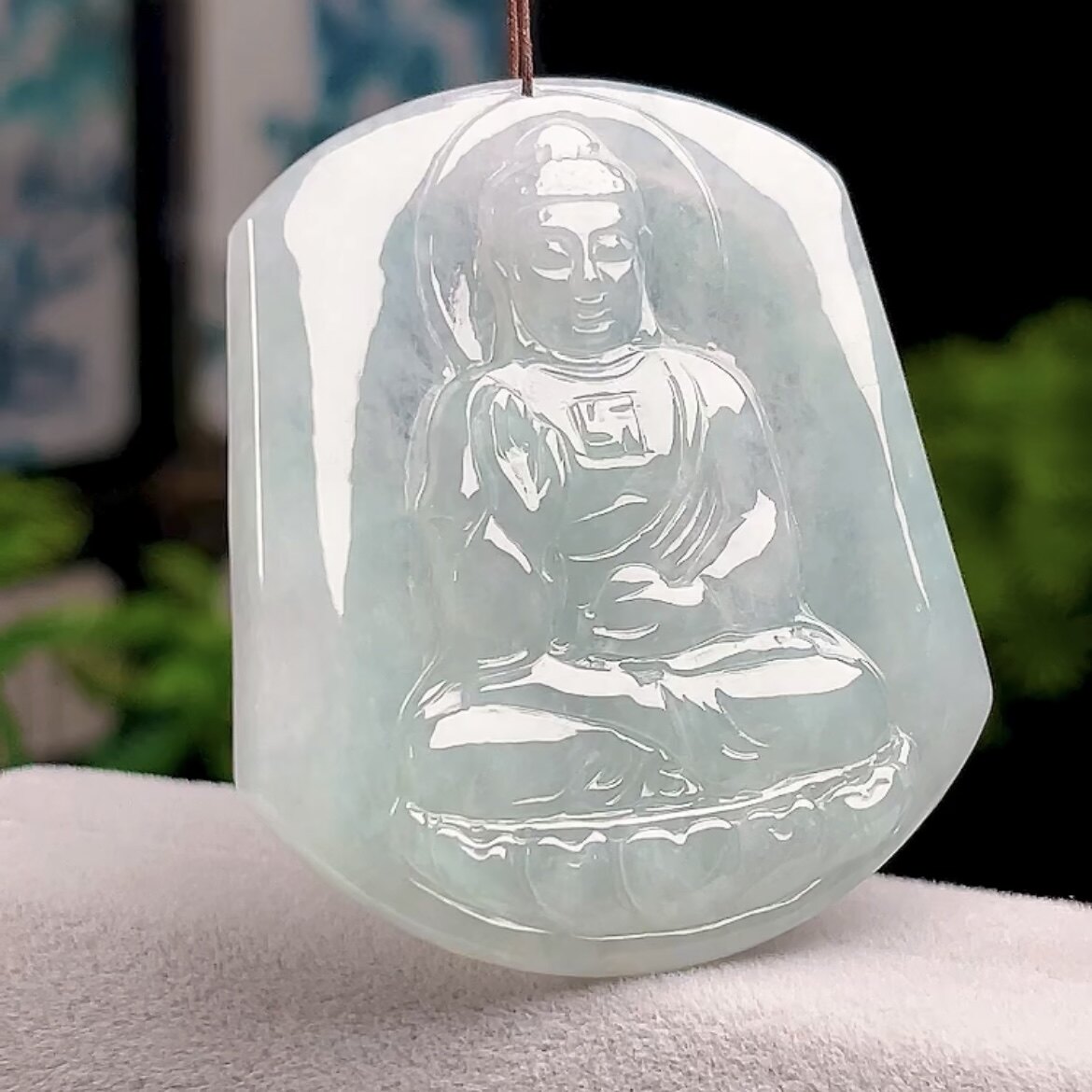 缅甸料翡翠天然A货玉石淡绿底大日如来佛玉坠 生肖羊猴守护神吊坠