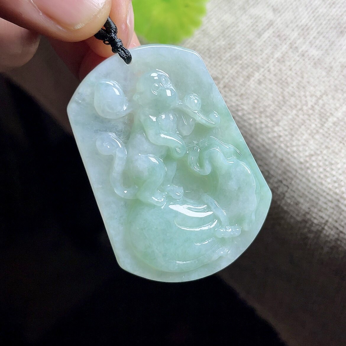老坑冰豆满绿翡翠猴子吊坠 天然A货缅甸玉石玉猴生肖玉坠男女款
