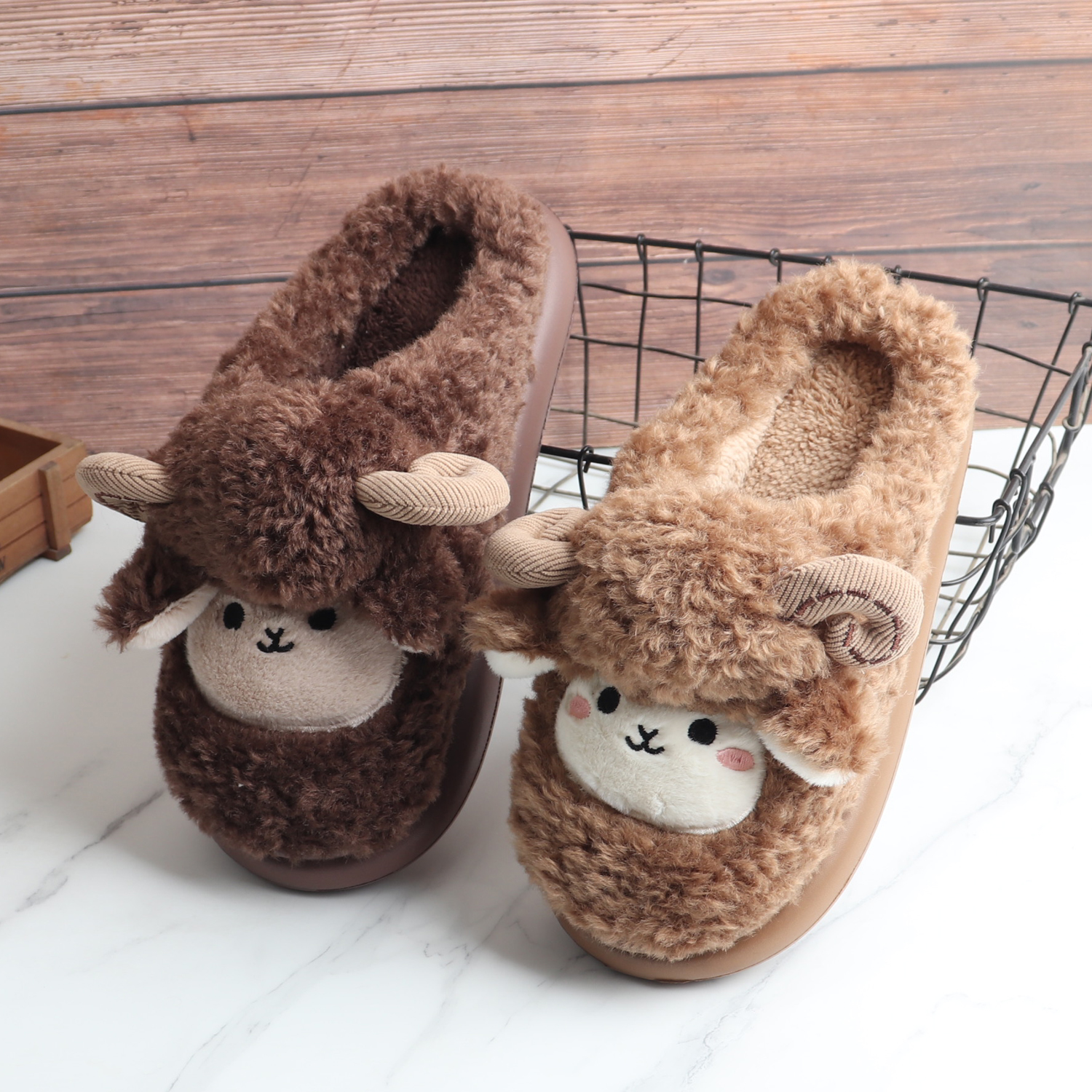 秋冬加厚保暖毛毛绒棉拖鞋女可爱卡通小绵羊软底情侣男静音地板拖