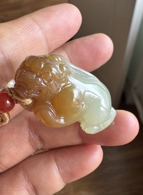 新疆和田玉糖黄玉貔貅挂件且末无瑕油膏护主神兽男女守护吊坠