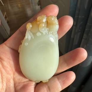 新疆若羌料和田玉糖黄玉一品清廉挂件把件油糯无暇青黄底俏色巧雕