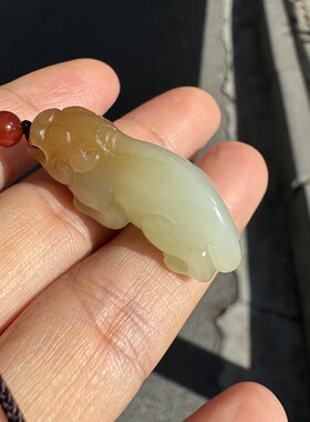 新疆和田玉糖白玉貔貅挂件且末料过眼无瑕油糯护主神兽男女天然坠