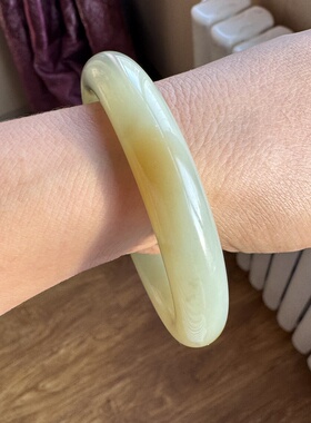 61圈新疆和田玉楼兰三色玉镯若羌料细腻油糯女士手镯新年礼物