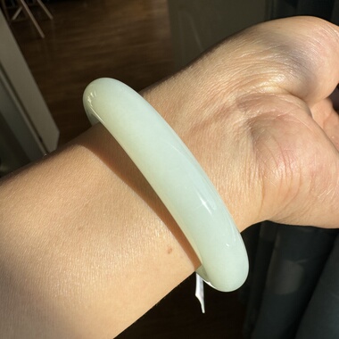 56圈俄料和田玉白玉手镯油润无棉裂瑕疵泥鳅背玉镯女士经典镯子