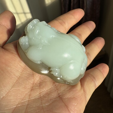 新疆和田玉且末料糖白玉貔貅手把件细润无暇无包容特色雕男女把玩