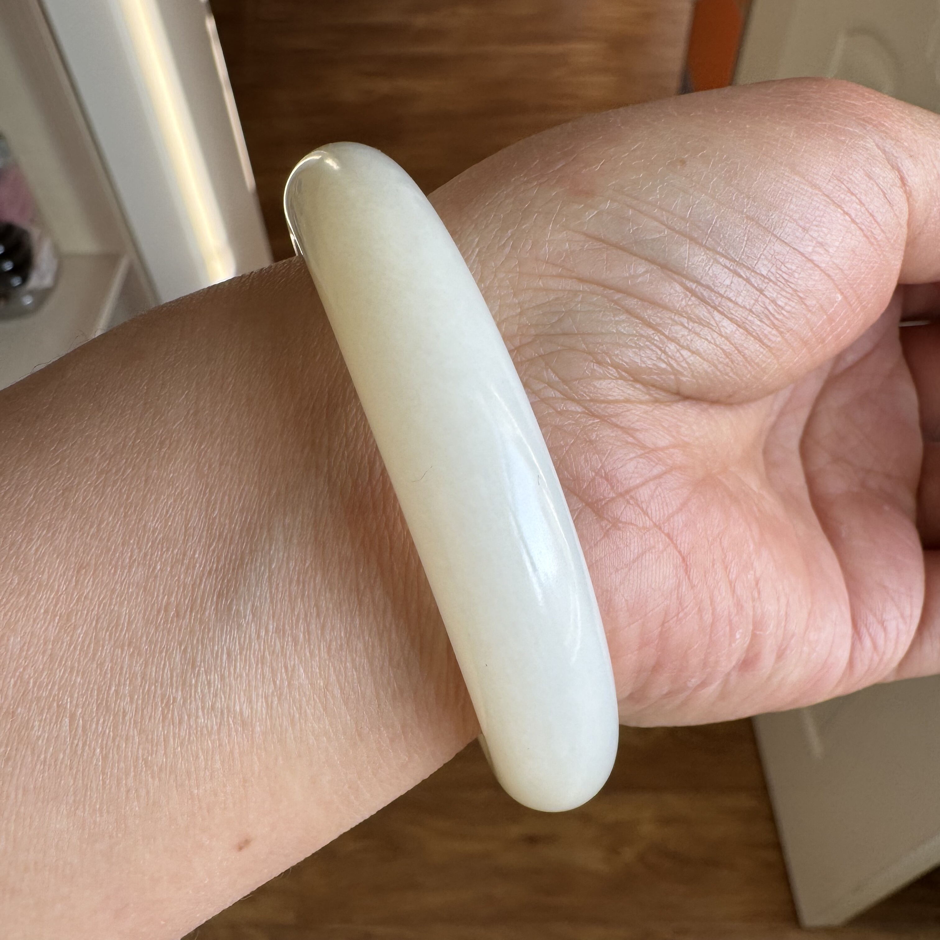 58圈新疆和田玉白玉手镯且末微蜜糖油糯泥鳅背玉镯微矿晶结构女镯