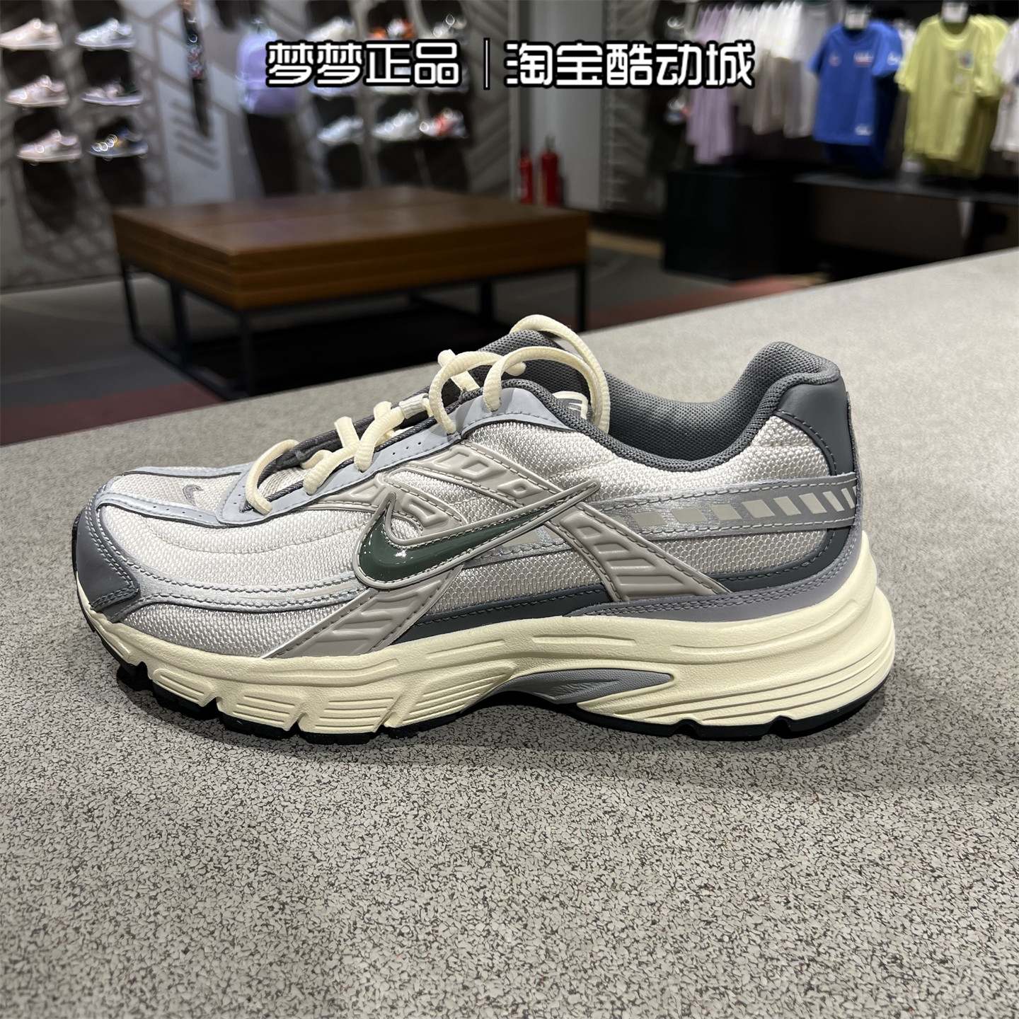 耐克男鞋运动透气缓震跑步鞋