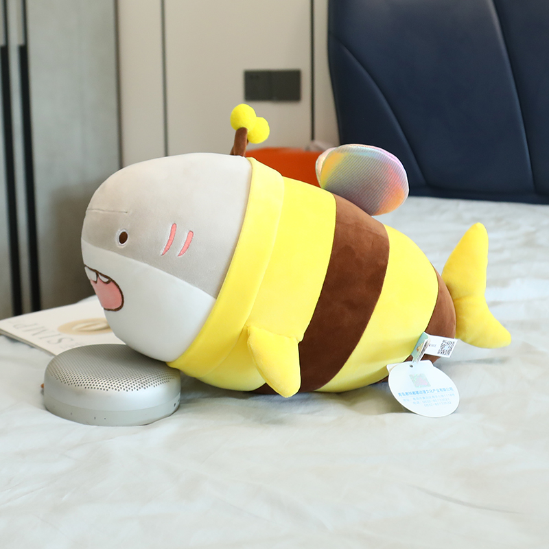 鲨鱼蜜蜂鲨Bee抱枕毛绒玩具