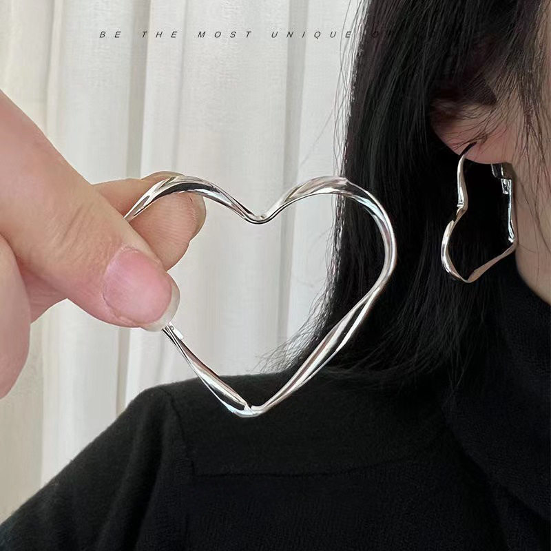 欧美时尚百搭银针小众设计创意爱心个性耳钉几何圆形大耳圈耳环