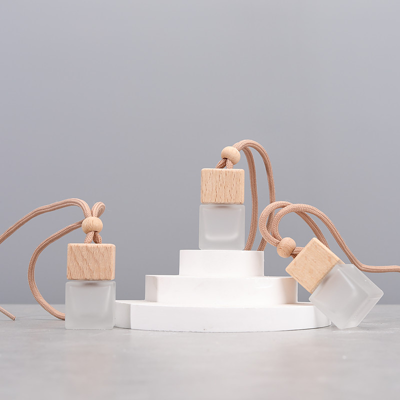 吊坠8ML可刻字汽配汽车挂件车载香水瓶玻璃瓶空瓶子四方瓶礼品