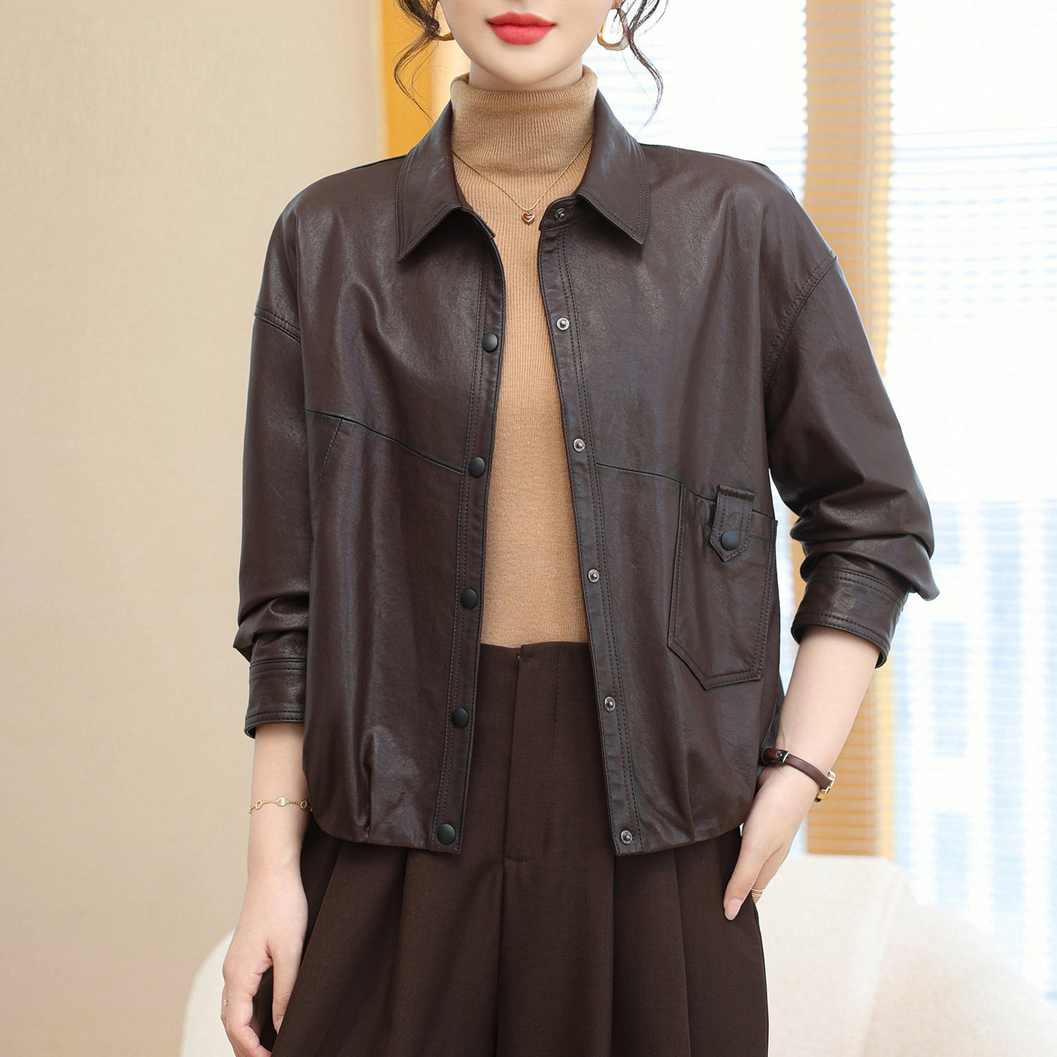 海宁真皮皮衣女2026春季新款休闲中年妈妈大码绵羊皮夹克外套短款