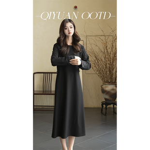 設(shè)計(jì)感國(guó)風(fēng)盤扣刺繡連衣裙2025秋款 寬松遮肉中長(zhǎng)裙 女裝 柒院家大碼