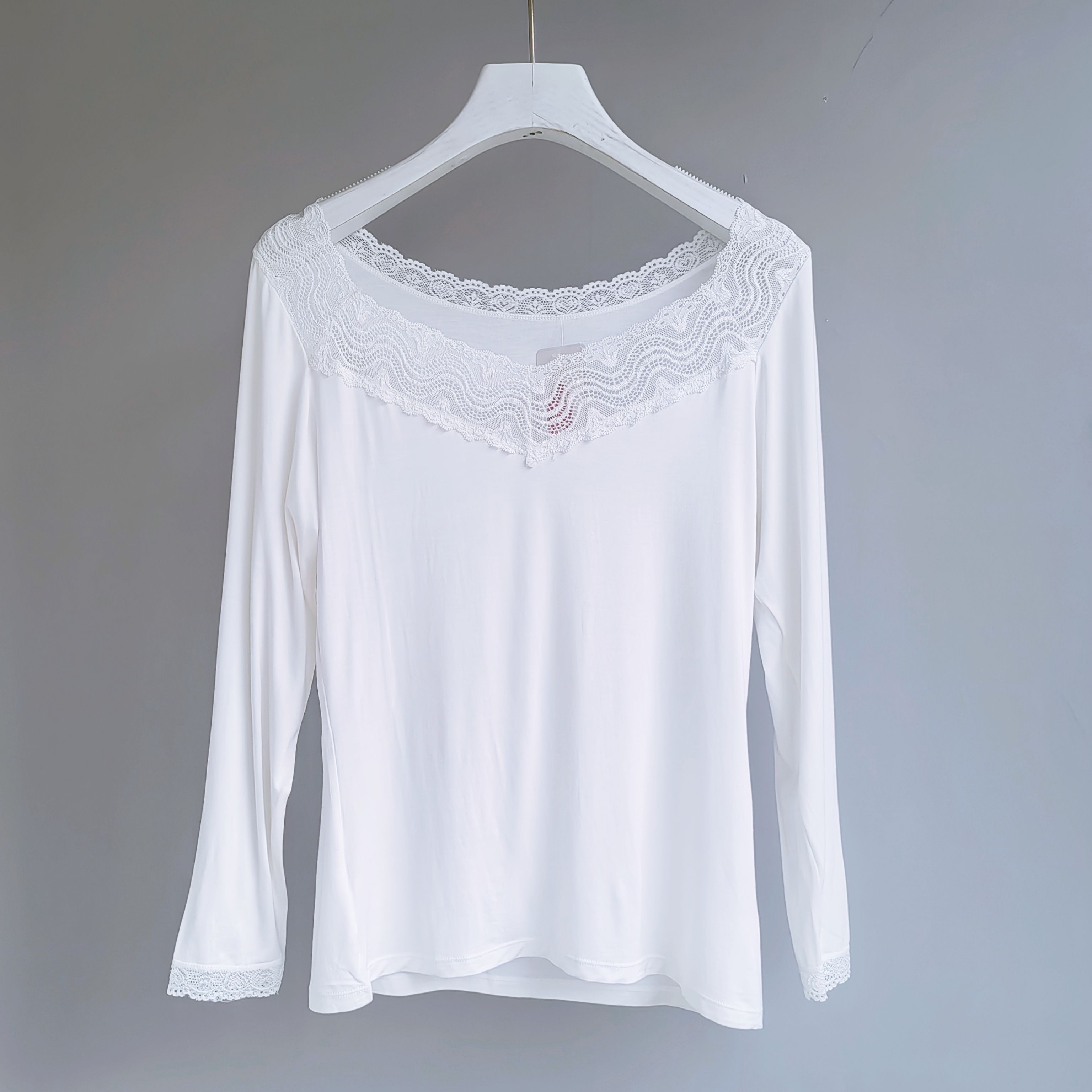 2024秋新莫代尔蕾丝花边V领秋衣女薄款打底显瘦长袖T恤内搭打底衫