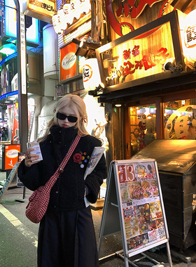 Thas9i九亿 环岛假日 俏皮毛绒立领外套女冬季保暖徽章设计感上衣