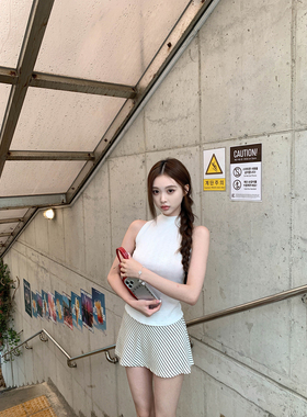 Thas9i九亿简约休闲玫瑰镂空肌理半高领后背扭结修身背心上衣