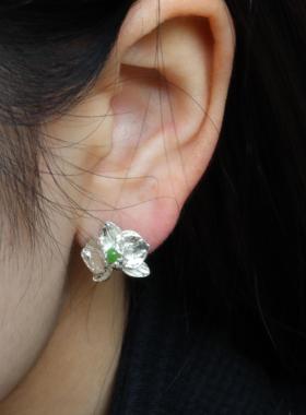 東黑三白/ 小蝴蝶兰 s930纯银设计感小巧百搭基础小众耳钉礼物