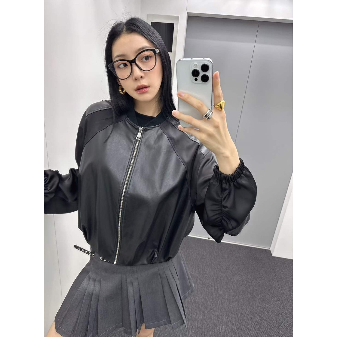 拼接设计感柔软PU棒球皮夹克