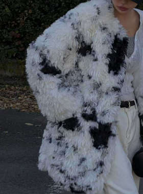 闪闪家 韩国东大门代购FLAUNT奶牛图案人造毛毛时髦外套