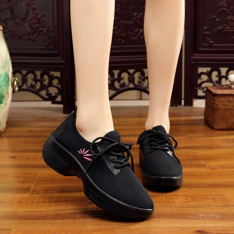 舞蹈鞋女夏季菊胡同老北京布鞋网面透气中跟软底中老年广场跳舞鞋