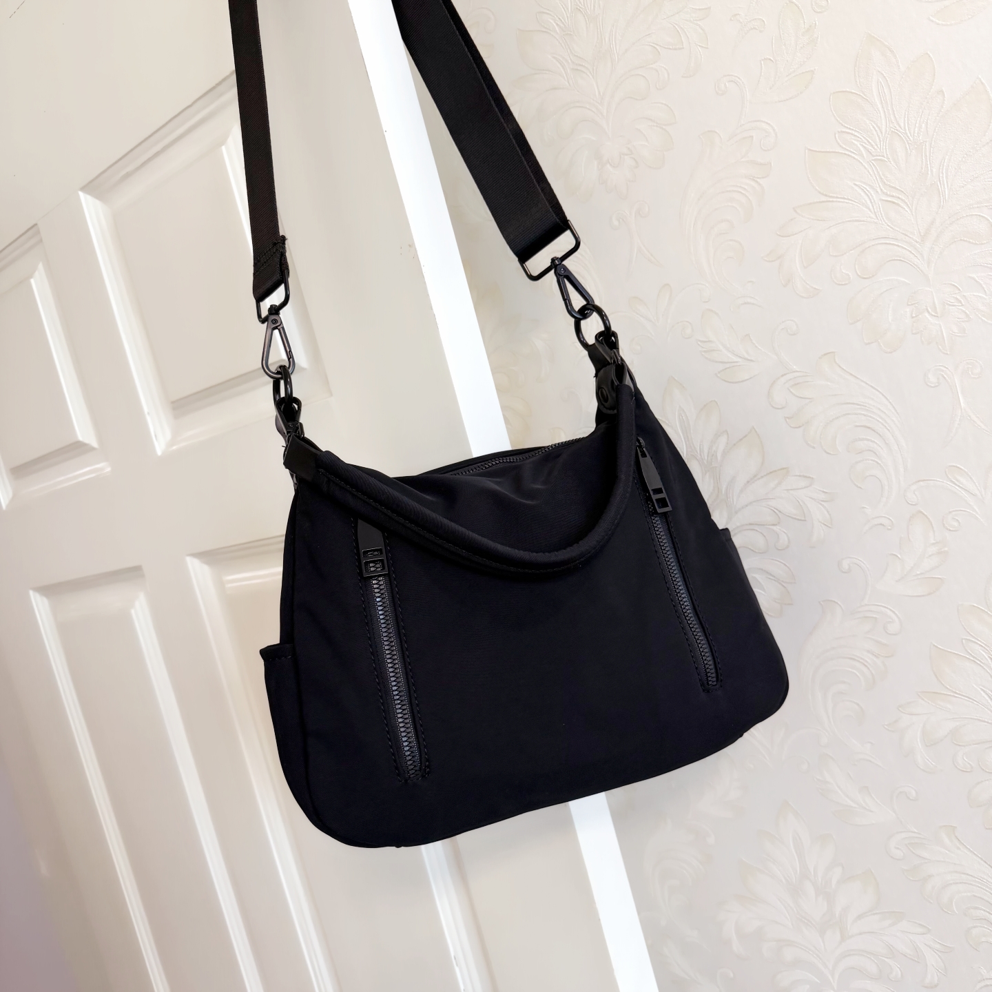 黑色大容量多口袋通勤托特包女包