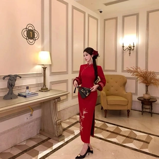 红色旗袍加绒加厚2025新款冬装订婚连衣裙新中式复古气质长袖绝美