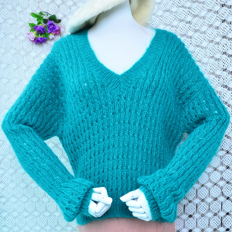 2026春秋新品时尚气质chic马海毛孔雀蓝v领麻花条纹修身套头毛衣