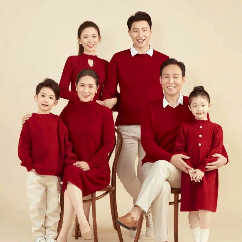 2024新款影楼亲子装儿童摄影服装一家六口全家福拍照服装红色毛衣