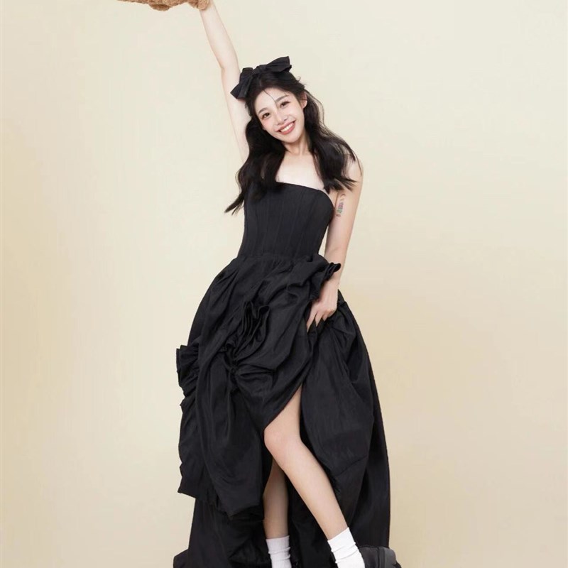 影楼新款韩系画报风甜美少女氛围感黑色抹胸连衣裙写真艺术照服装