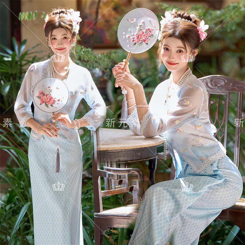 照相馆新款中式风小娘惹簪花云南旅拍刺绣蕾丝长裙民族服装摄影服
