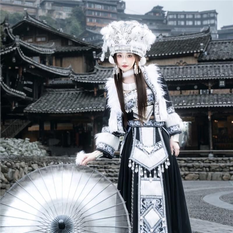 2026年冬新款服装苗族苗疆民族套装少女少数民族服饰摄影爆款旅拍