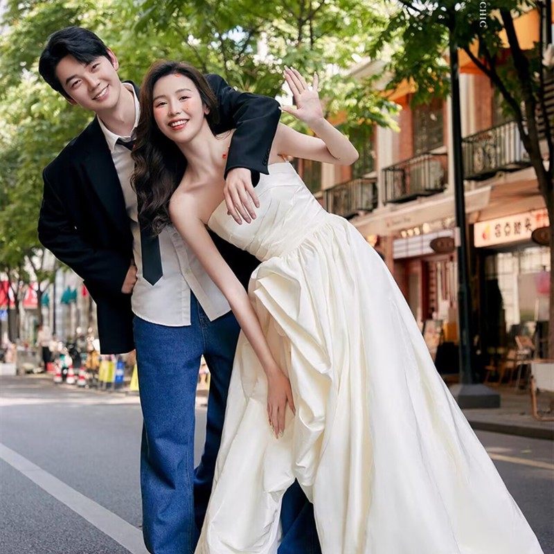 影楼新款韩式牛仔美搭街拍婚纱礼服情侣时尚年轻创意流行摄影服装