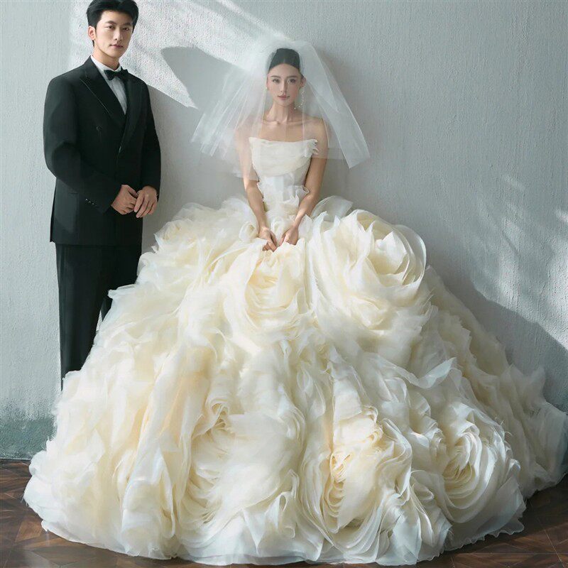 韩版玫瑰花新娘婚礼主婚纱影楼白色拖尾高级感旅拍白纱摄影服装