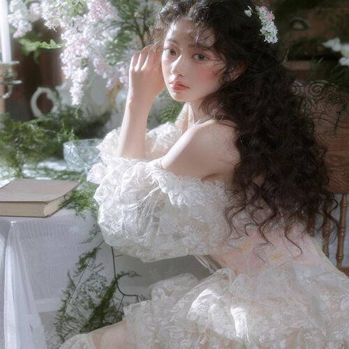 新款影楼主题写真服装法式蕾丝复古油画少女连衣裙艺术照个人摄影