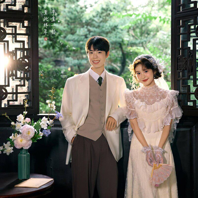 2025新款影楼情侣覆古民国风浪漫园林婚纱照礼服留样大小姐摄影服