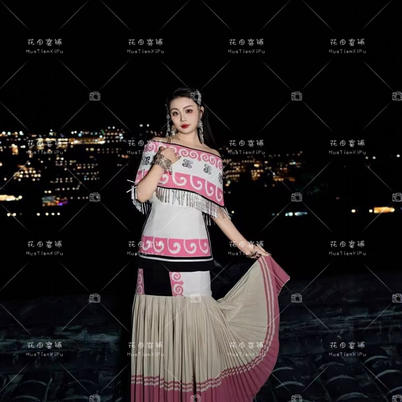 2025新款彝族服饰少数民族服装旅拍云南凉山火把节写真摄影套装
