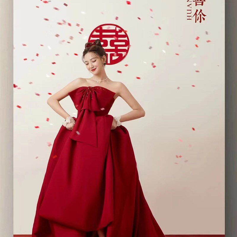 新款影楼拍照主题服装红色缎面婚纱裙室内情侣抹胸拖尾蝴蝶结礼服