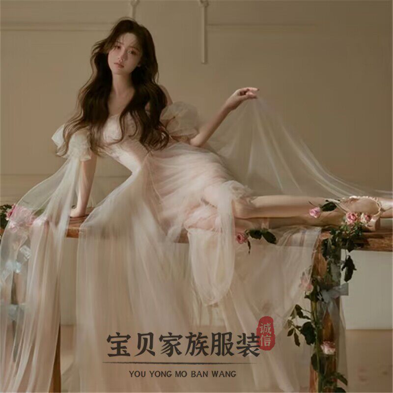 孕妈照相衣服新款法式复古油画轻婚纱香槟色孕妇写真影楼摄影服饰
