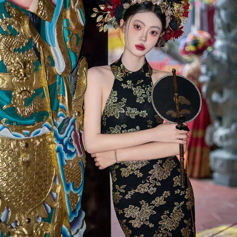 民族特色女簪花写真服装国风中式挂脖旗袍拍照复古旅拍摄影连衣裙