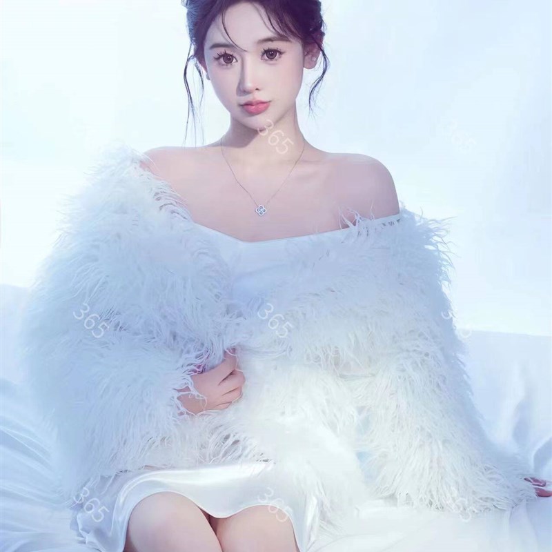 影楼新款拍照服装韩系画简约纯欲风白色皮草少女室内氛围感写真服