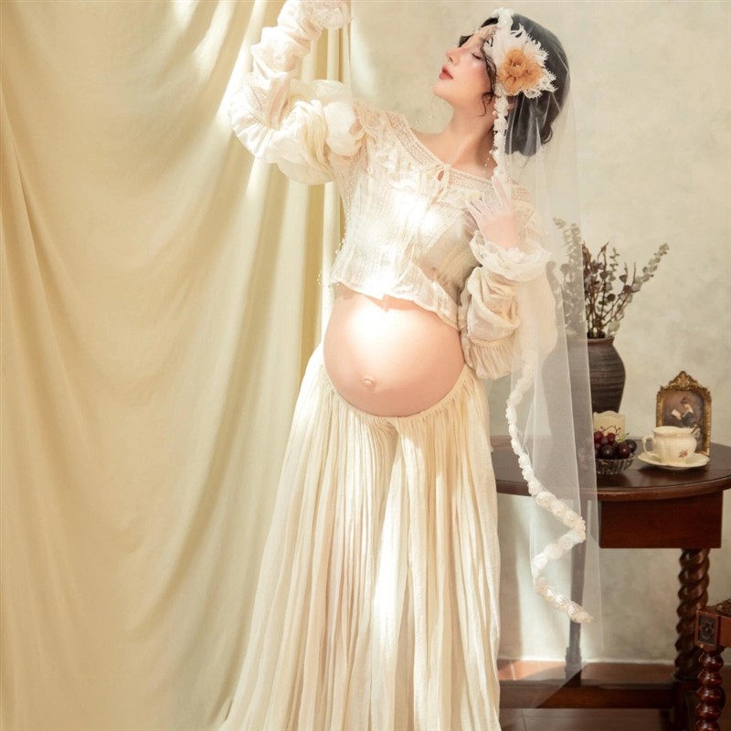 新款照相馆主题法式孕妇照写真氛围感礼服套装孕妈咪大肚照摄影衣