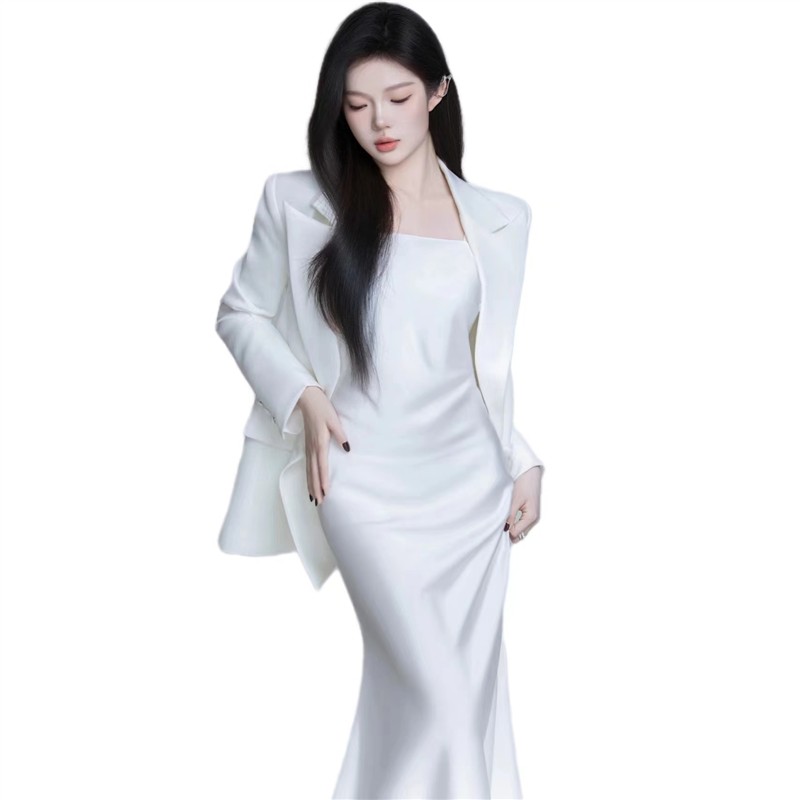 24影楼新款白色西装主题时尚杂志个人形象照肖像艺术拍照写真服装