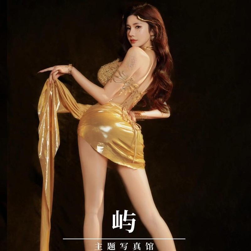 照相馆新款蛇年主题写真服装性感辣妹艺术照夜店酒吧金色礼服演出