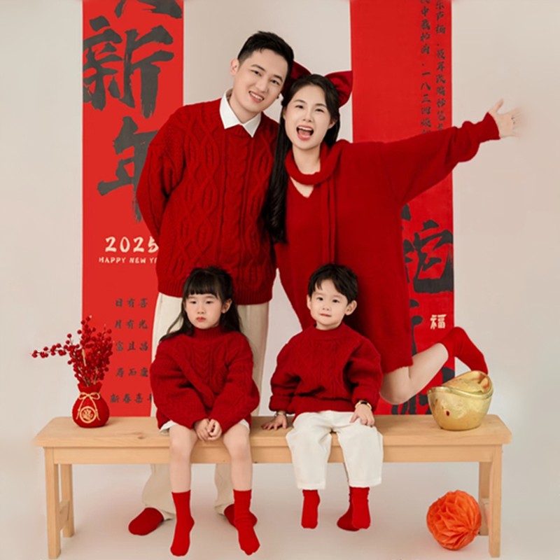 影楼新年喜庆全家福写真主题一家四口亲子装红色毛衣家庭摄影服装
