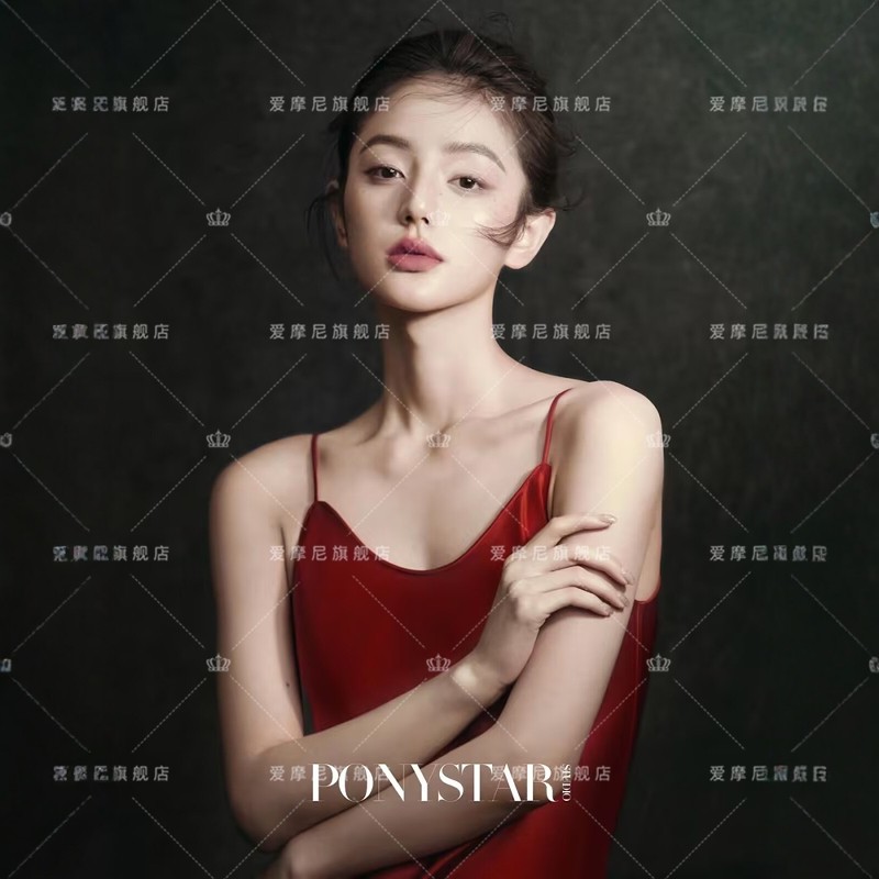 2025影楼新款个性肖像写真服装红色吊带连衣裙简约风形象摄影服饰