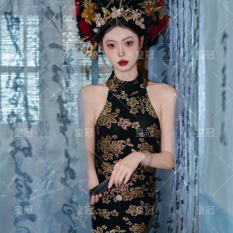 民族特色女簪花写真服装国风中式挂颈旗袍拍照复古旅拍摄影洋装