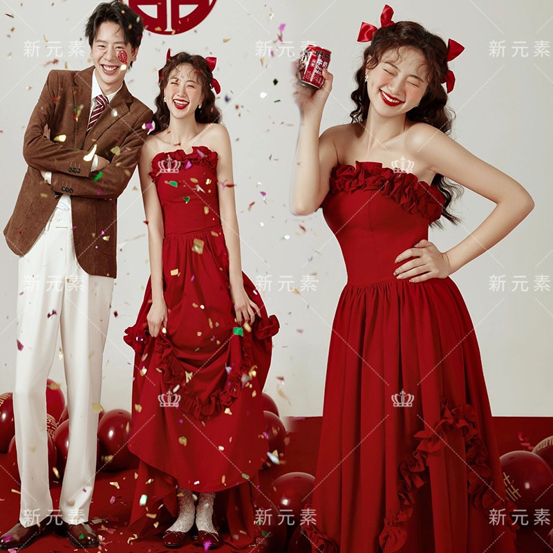 新款影楼主题红色抹胸连衣裙喜嫁风情侣室内写真婚纱照红色敬酒服
